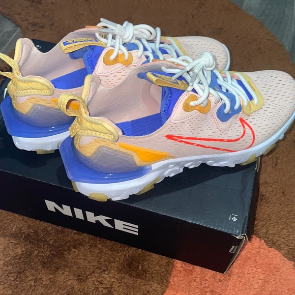 Women’s Nike React Vision - Picture 1 of 9